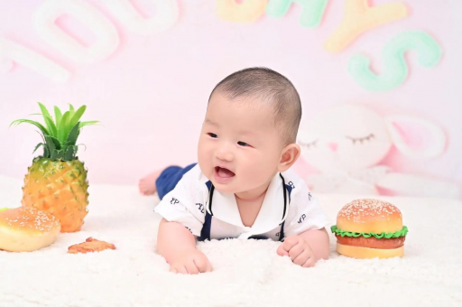 自贡宝宝在妈妈肚子里